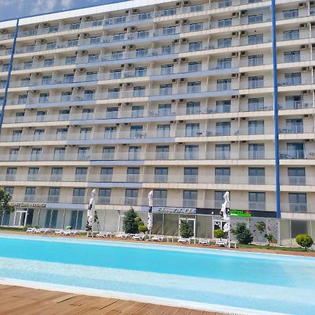 Blaxy Resort Stefi Cu Acces La Piscine Gratuit Douazeci si Trei August Bagian luar foto