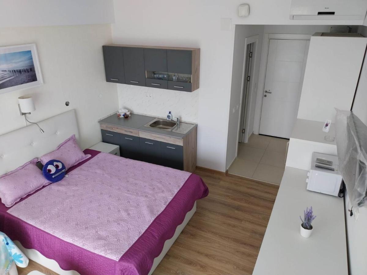 Blaxy Resort Stefi Cu Acces La Piscine Gratuit Douazeci si Trei August Bagian luar foto