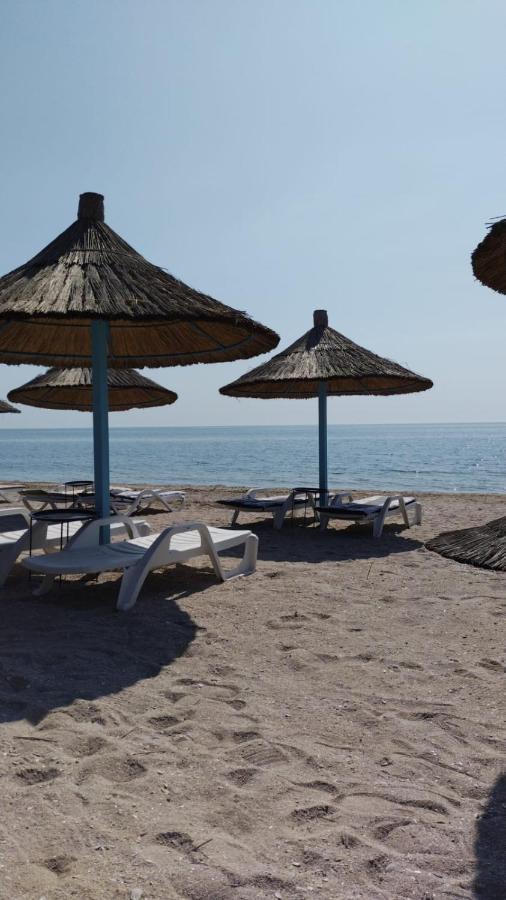 Blaxy Resort Stefi Cu Acces La Piscine Gratuit Douazeci si Trei August Bagian luar foto