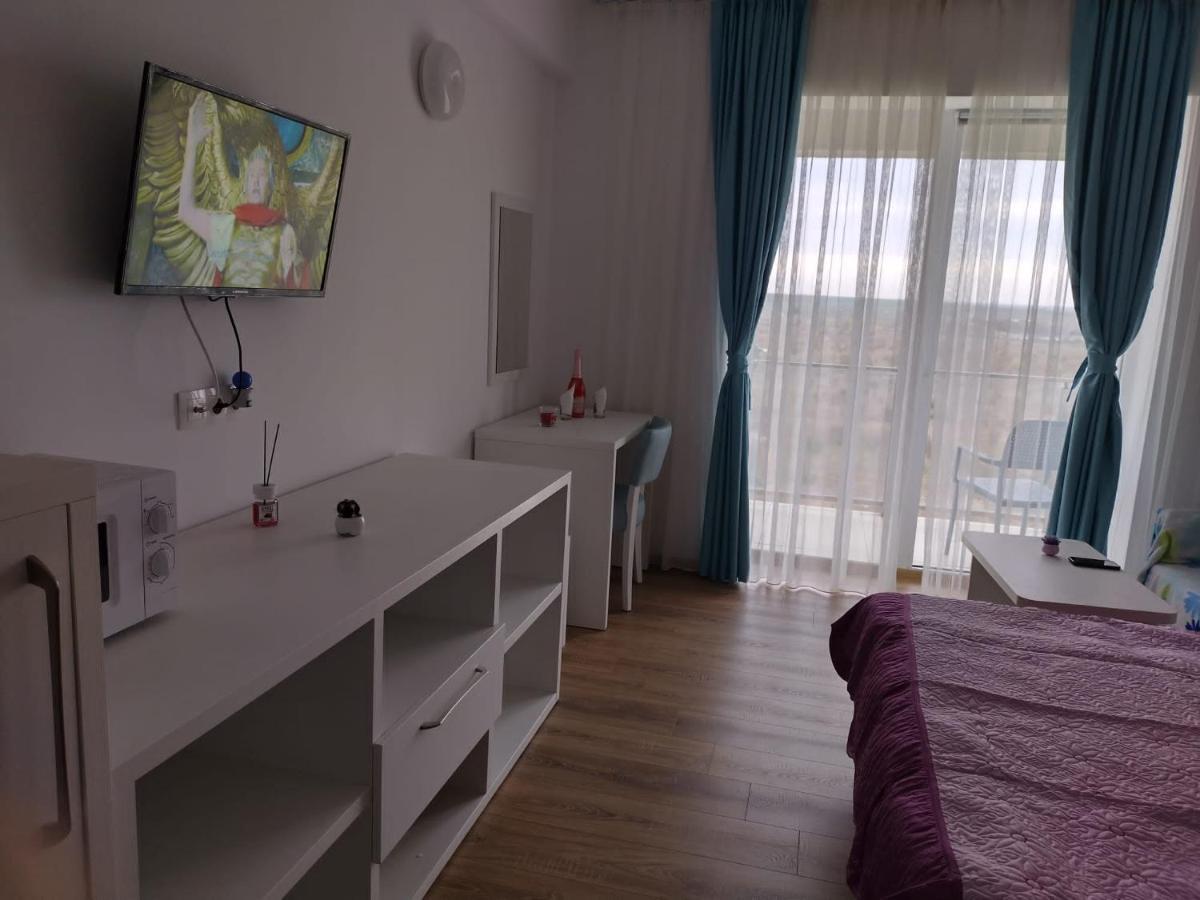 Blaxy Resort Stefi Cu Acces La Piscine Gratuit Douazeci si Trei August Bagian luar foto