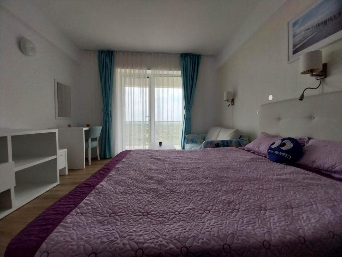 Blaxy Resort Stefi Cu Acces La Piscine Gratuit Douazeci si Trei August Bagian luar foto