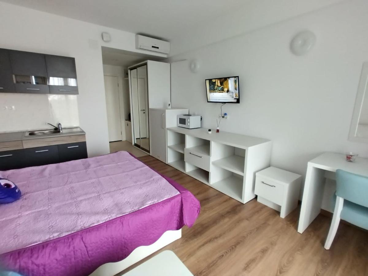 Blaxy Resort Stefi Cu Acces La Piscine Gratuit Douazeci si Trei August Bagian luar foto