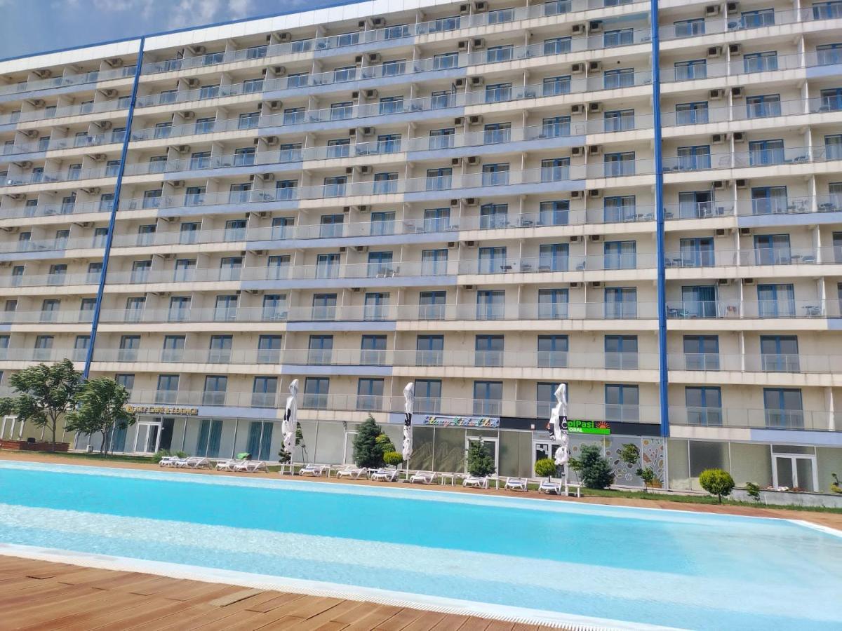 Blaxy Resort Stefi Cu Acces La Piscine Gratuit Douazeci si Trei August Bagian luar foto