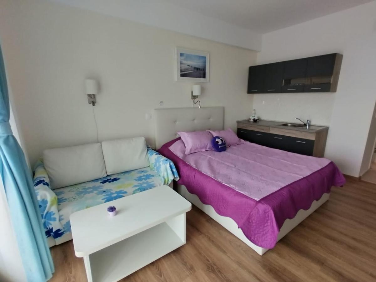 Blaxy Resort Stefi Cu Acces La Piscine Gratuit Douazeci si Trei August Bagian luar foto