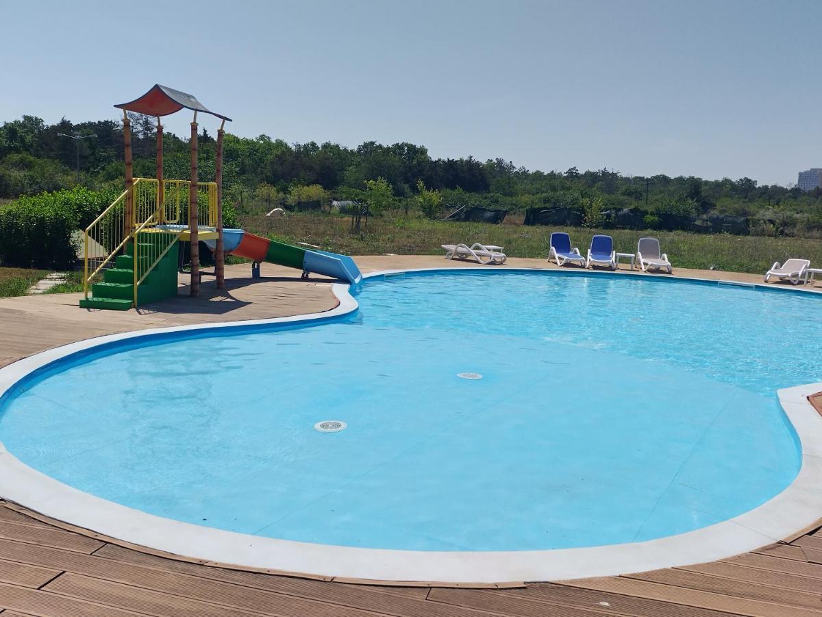 Blaxy Resort Stefi Cu Acces La Piscine Gratuit Douazeci si Trei August Bagian luar foto