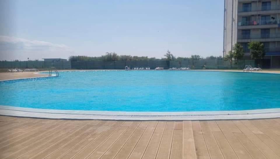 Blaxy Resort Stefi Cu Acces La Piscine Gratuit Douazeci si Trei August Bagian luar foto