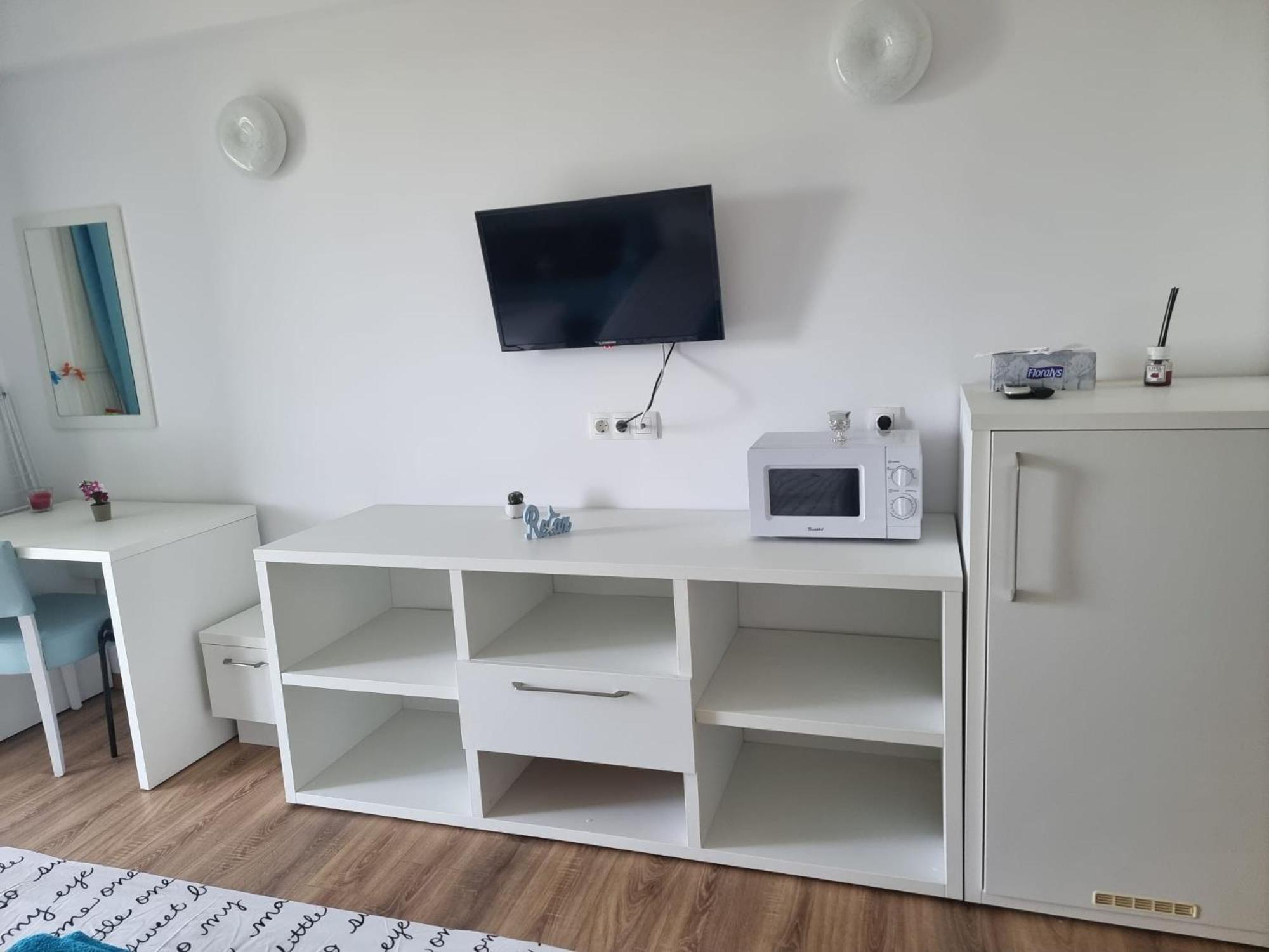 Blaxy Resort Stefi Cu Acces La Piscine Gratuit Douazeci si Trei August Bagian luar foto
