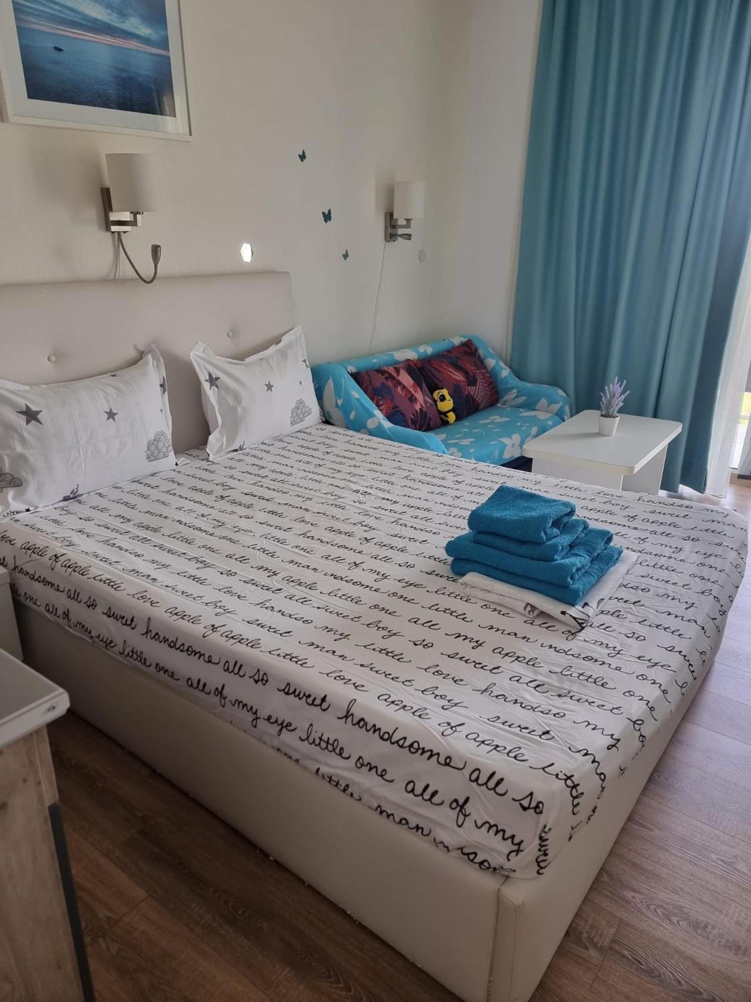 Blaxy Resort Stefi Cu Acces La Piscine Gratuit Douazeci si Trei August Bagian luar foto